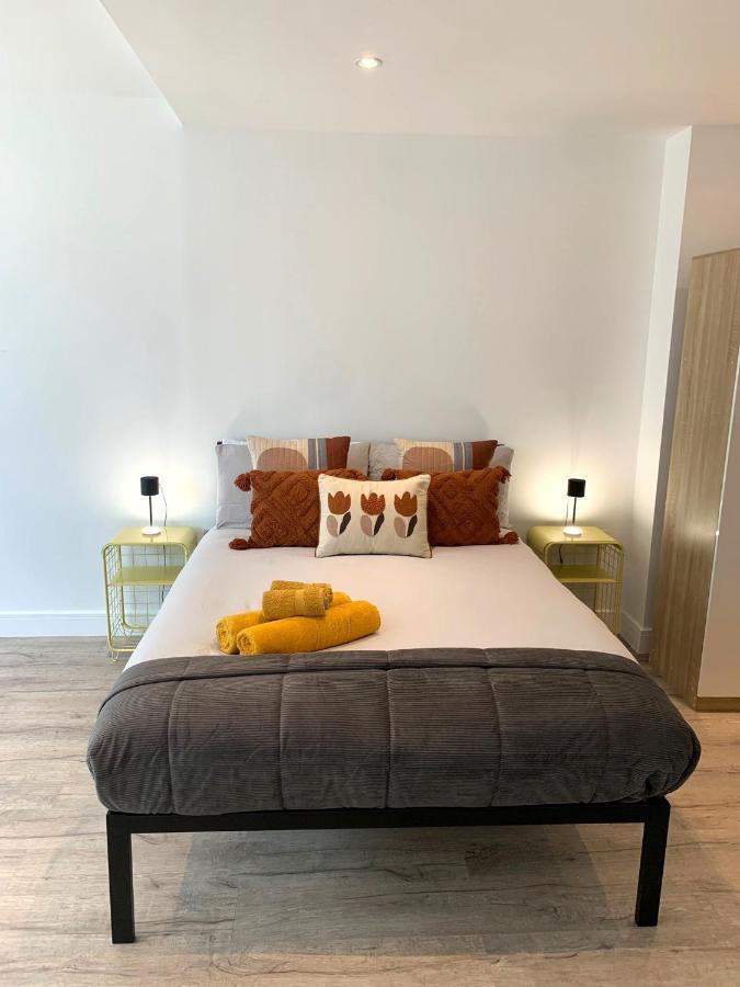 Modern Flat Near Highbury & Islington Station * Londra